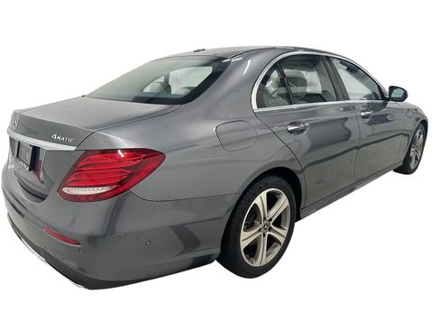 Used 2018 Mercedes-Benz E 300 4MATIC image 4