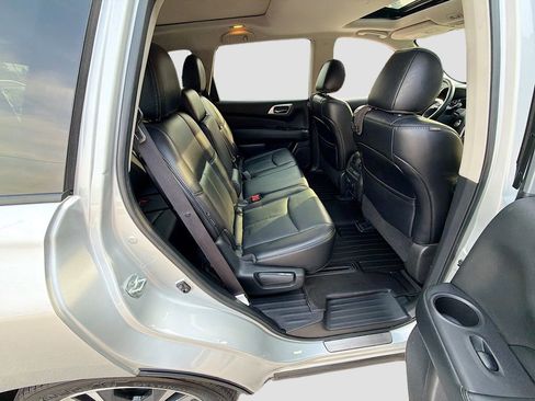 Used 2020 Nissan Pathfinder Platinum image 33