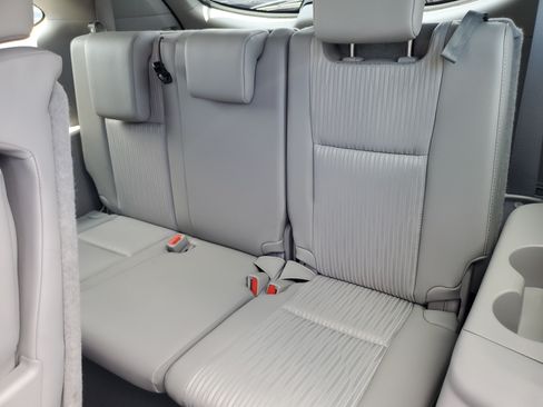 Used 2019 Toyota Highlander Plus FWD image 13