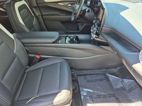 Used 2024 Chevrolet Blazer EV LT AWD/4WD image 18