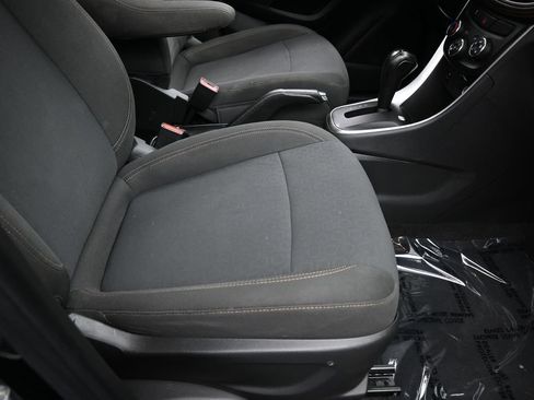 Used 2022 Chevrolet Trax LS w/ Tint and Cruise Package AWD/4WD image 37