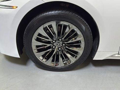 Used 2019 Lexus LS 500 F Sport image 32