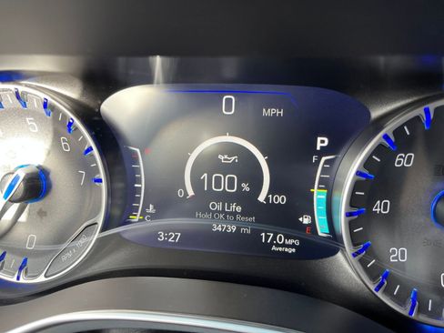 Used 2025 Chrysler Pacifica Limited image 45