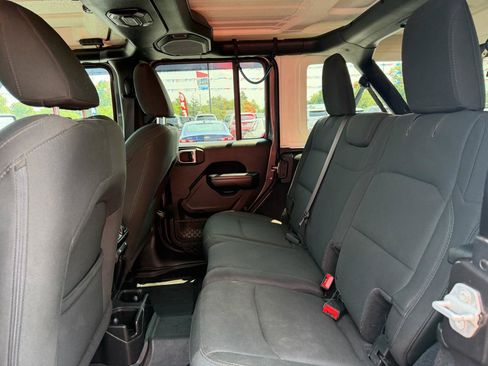 Used 2018 Jeep Wrangler Unlimited Sport S AWD/4WD image 17