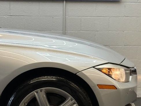 Used 2014 BMW 320i xDrive Sedan AWD/4WD image 9