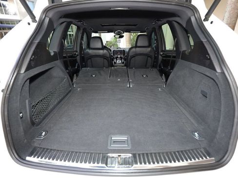 Used 2018 Porsche Cayenne Platinum Edition image 32