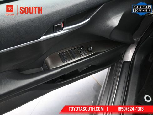 Used 2024 Toyota Camry SE image 25