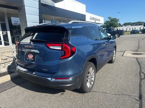 Used 2024 GMC Terrain SLT AWD/4WD image 9