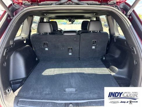 Used 2024 Jeep Grand Cherokee Altitude AWD/4WD image 11
