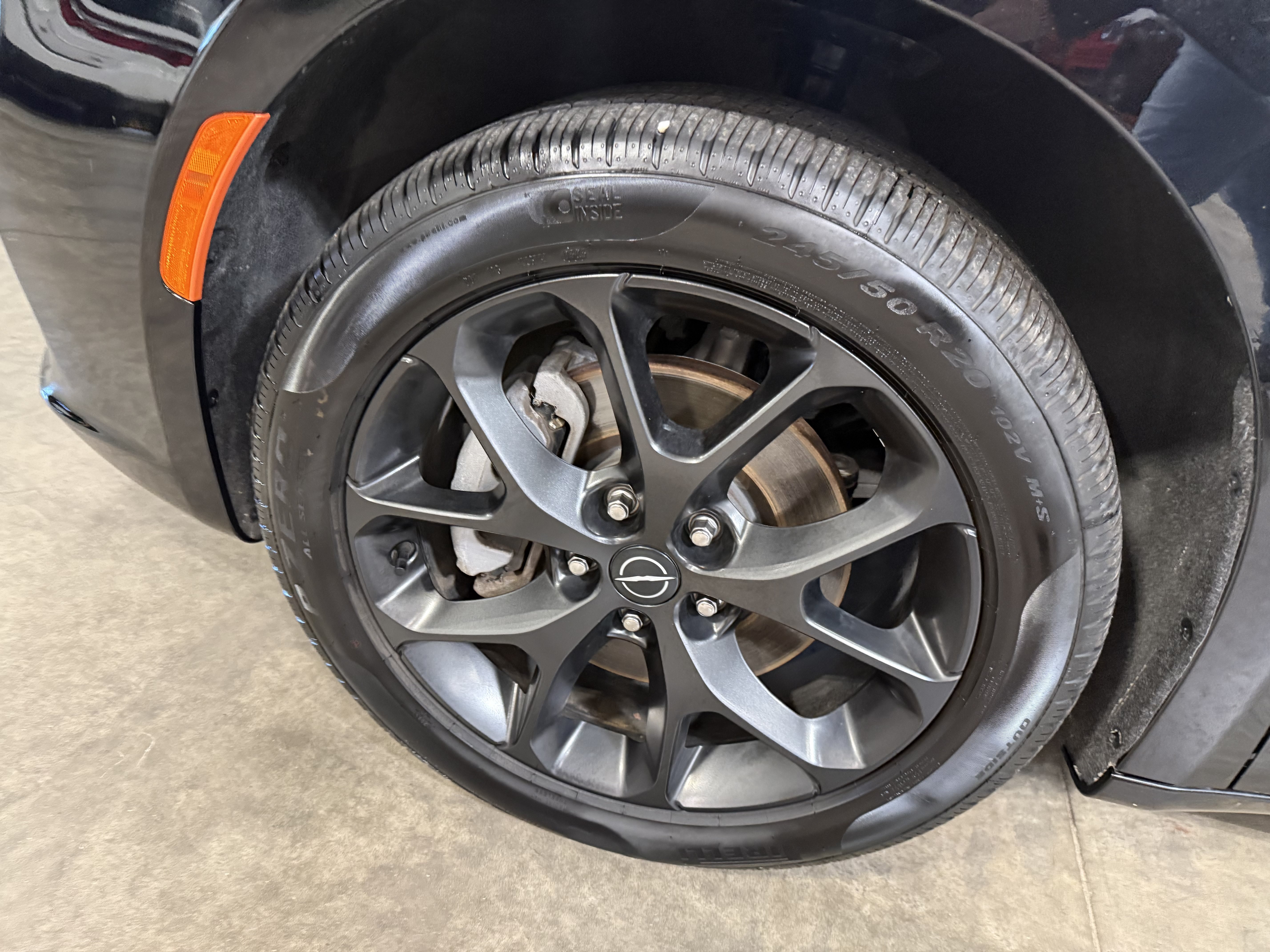 Certified 2025 Chrysler Pacifica Limited AWD/4WD image 32