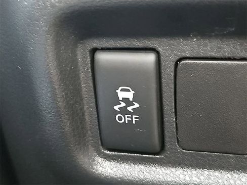 Used 2015 Nissan Versa Note SV image 17