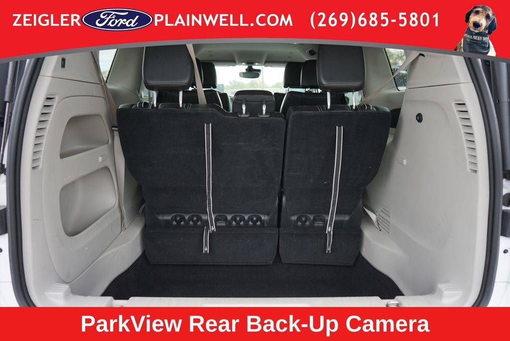 Used 2024 Chrysler Pacifica Touring-L FWD image 10