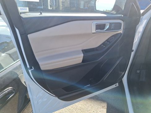 Used 2020 Ford Explorer XLT w/ Equipment Group 202A image 8