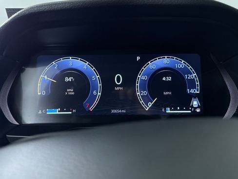Used 2023 Jeep Grand Cherokee Limited AWD/4WD image 5