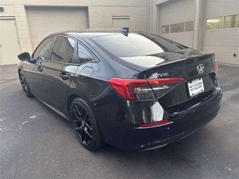 Used 2023 Honda Civic Sport image 9