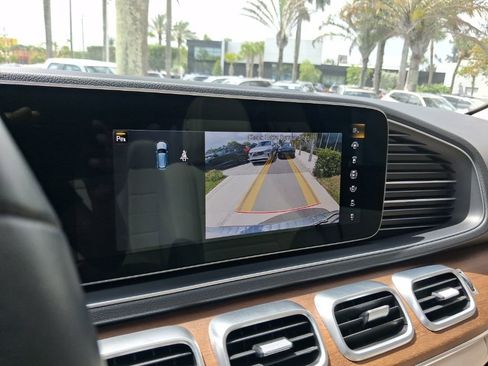 Used 2022 Mercedes-Benz GLE 350 4MATIC w/ Premium Package image 23
