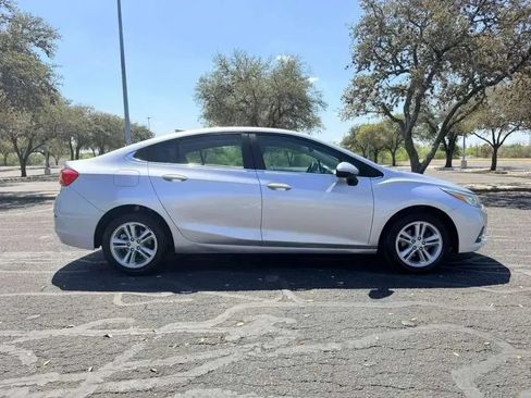 Used 2017 Chevrolet Cruze LT FWD image 21