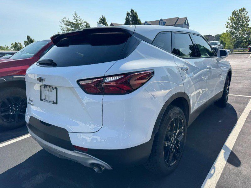 Used 2020 Chevrolet Blazer LT w/ LPO, Black Grille Bar Package FWD image 2