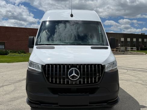 Used 2021 Mercedes-Benz Sprinter 2500 image 2