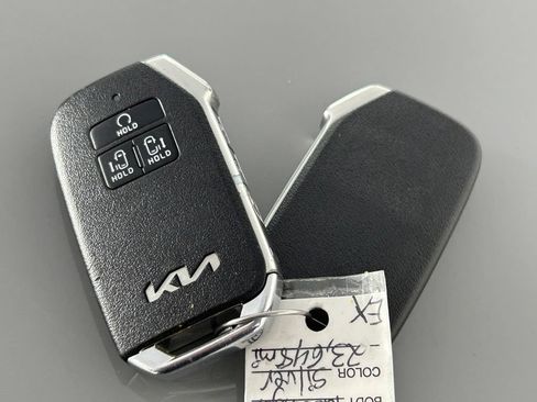 Used 2024 Kia Carnival EX FWD image 36