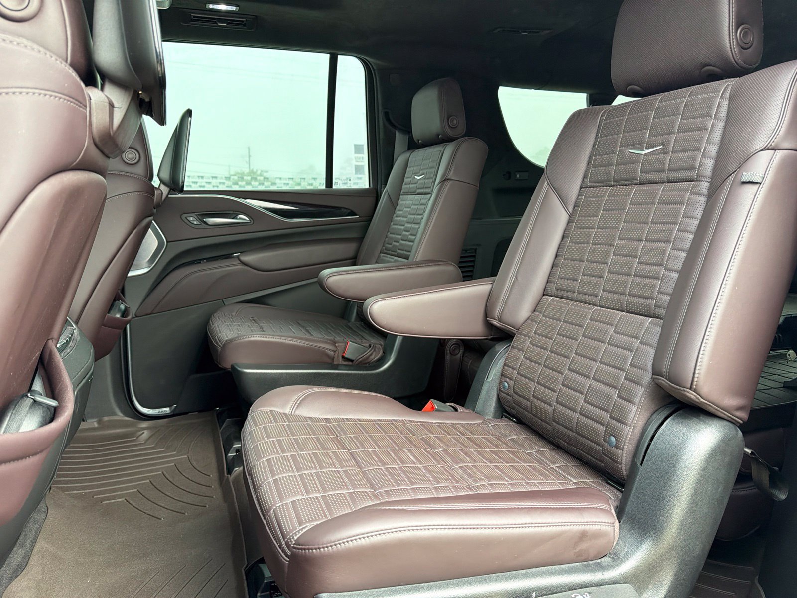 Used 2022 Cadillac Escalade ESV Sport Platinum w/ LPO, ONYX Package AWD/4WD image 12