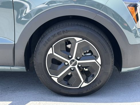Used 2024 Kia Niro EX FWD image 13
