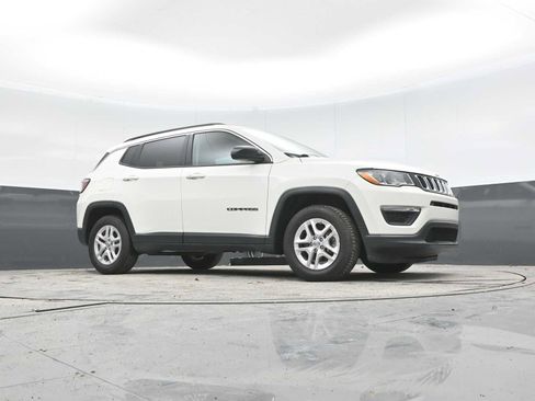 Used 2020 Jeep Compass Sport w/ Tech Group FWD image 28