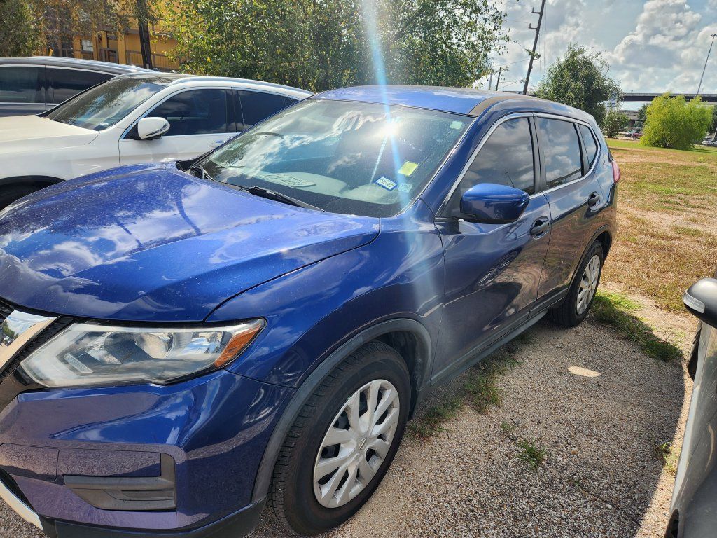 Used 2017 Nissan Rogue S FWD image 2