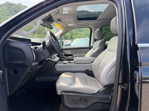 Used 2025 Ford Expedition Max Active AWD/4WD image 6