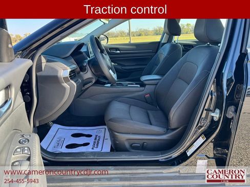 Used 2024 Nissan Altima 2.5 SV image 13