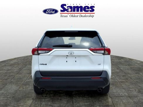 Used 2024 Toyota RAV4 LE FWD image 4