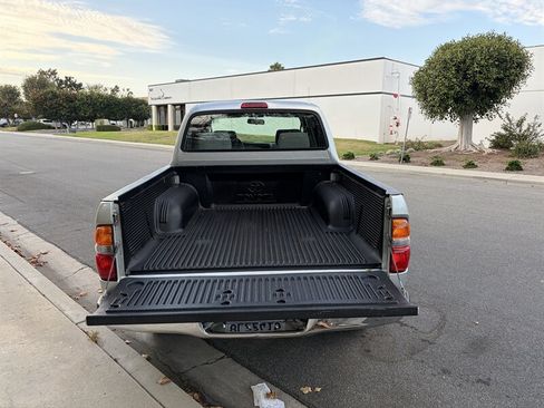 Used 2004 Toyota Tacoma PreRunner RWD image 6