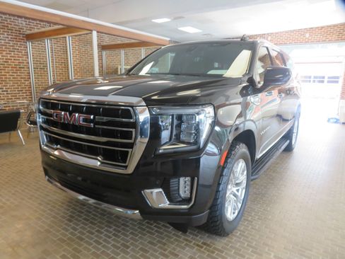 Used 2021 GMC Yukon XL SLT RWD image 1