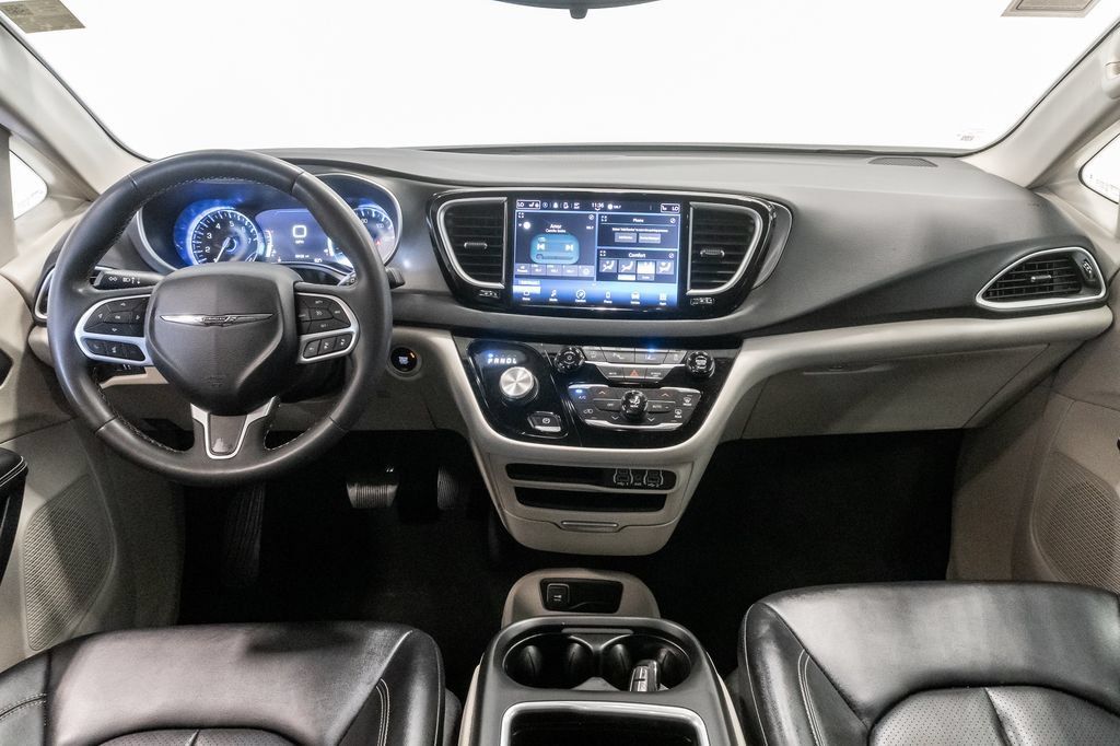 Certified 2024 Chrysler Pacifica Touring-L FWD image 27