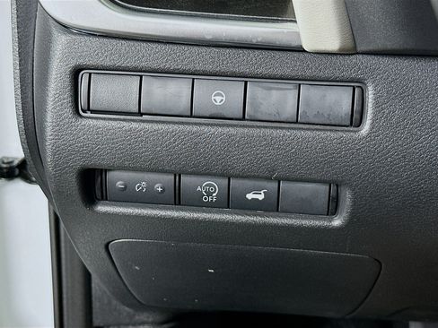Used 2025 Nissan Rogue SV AWD/4WD image 17