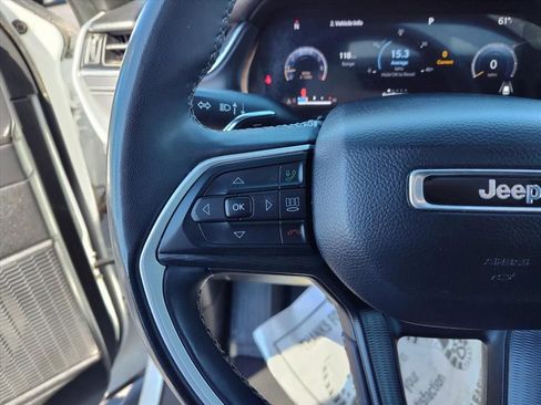 Used 2023 Jeep Grand Cherokee L Laredo image 15