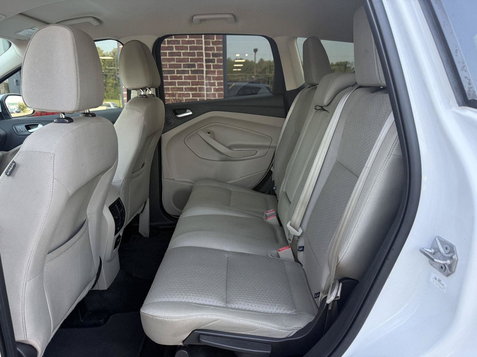 Used 2017 Ford Escape SE w/ Equipment Group 201A FWD image 18