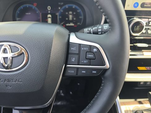 Certified 2025 Toyota Highlander Platinum AWD/4WD image 22