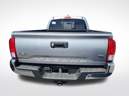 Used 2017 Toyota Tacoma SR5 w/ Tow Package image 6