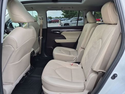 Used 2022 Toyota Highlander Platinum AWD/4WD image 34