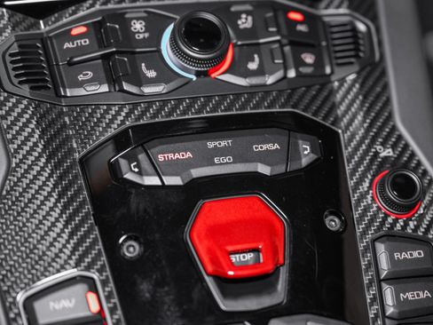 Used 2021 Lamborghini Aventador SVJ AWD/4WD image 41