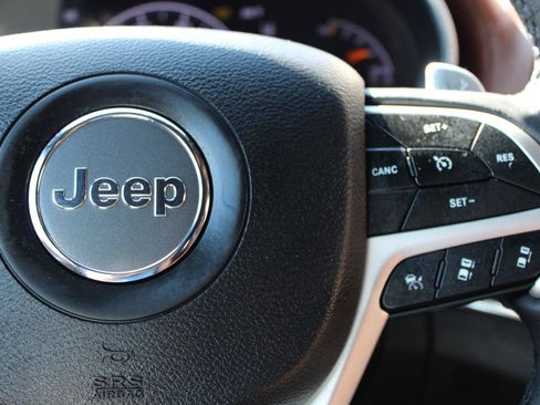 Used 2019 Jeep Grand Cherokee Summit AWD/4WD image 22