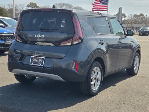 Used 2023 Kia Soul LX w/ LX Technology Package image 4