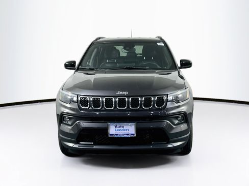 Used 2023 Jeep Compass Latitude w/ Convenience Group AWD/4WD image 2