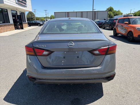 Used 2025 Nissan Altima 2.5 SV FWD image 7