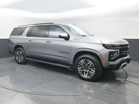 Used 2025 Chevrolet Suburban Z71 AWD/4WD image 8