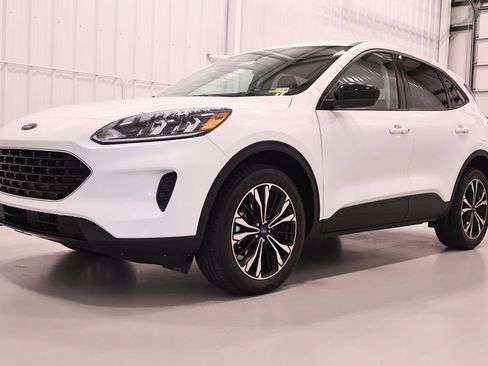 Certified 2022 Ford Escape SE w/ SE Sport Appearance Package AWD/4WD image 6