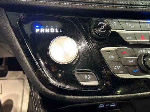 Used 2024 Chrysler Pacifica Limited w/ S Appearance Package image 20