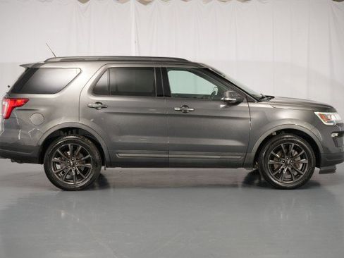 Used 2019 Ford Explorer XLT w/ Equipment Group 202A AWD/4WD image 12