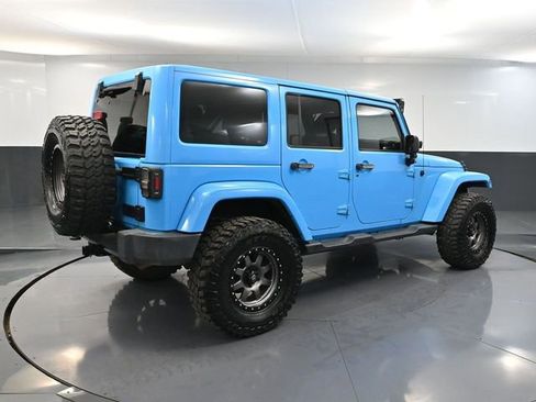 Used 2018 Jeep Wrangler Unlimited Sahara image 4